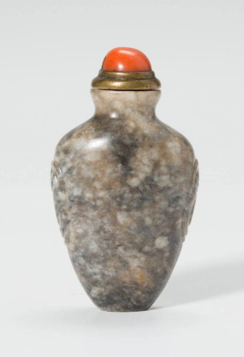 Snuff bottle with spoon, stopper, and stand