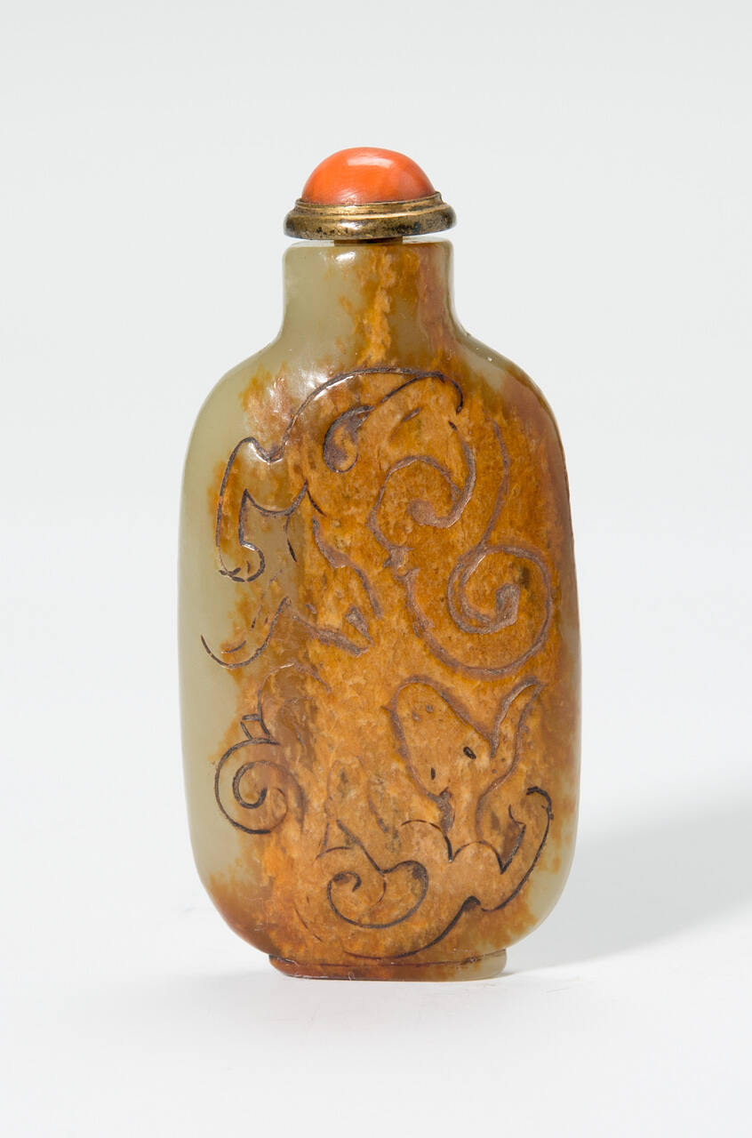 Snuff bottle with stand