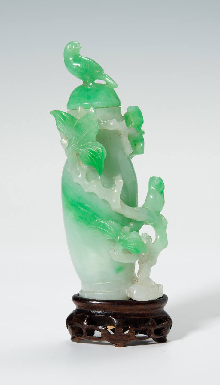 Snuff Bottle with Sprays of Flowers and Birds