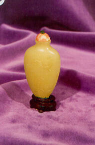 Snuff bottle with stopper and stand