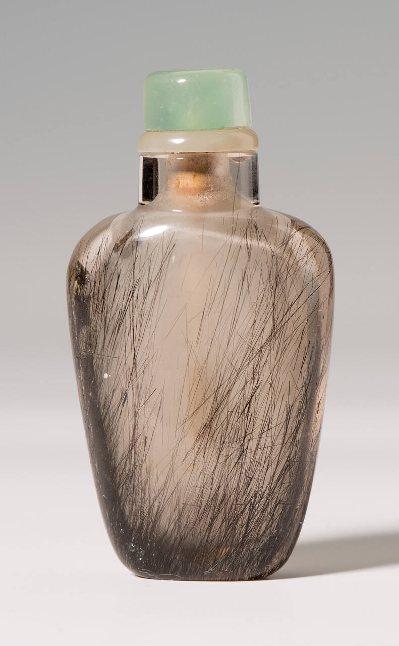 Snuff bottle with spoon, stopper, and stand