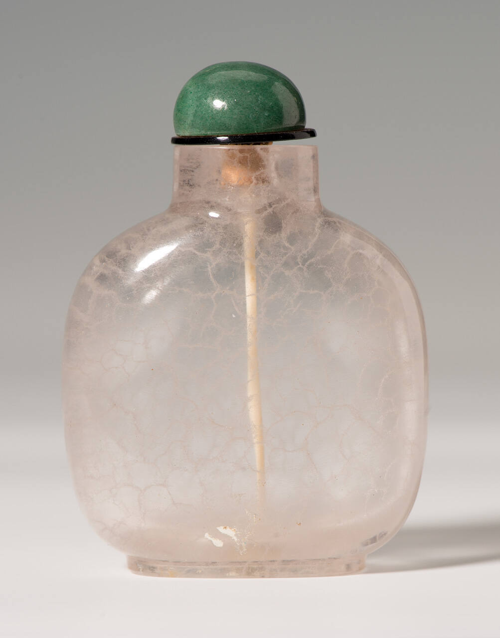 Snuff bottle with stopper