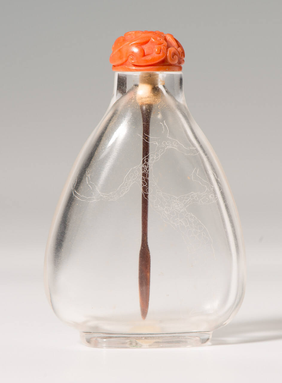 Snuff bottle with spoon, stopper, and stand