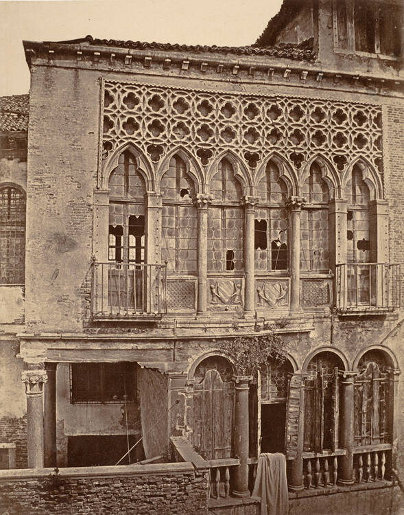 Palazzo in Ruins, Venice