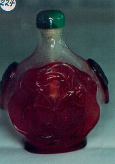 Snuff bottle with spoon and stopper