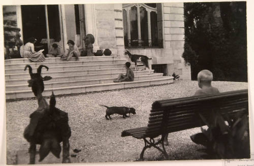 An Evening Scene When the Children Were Playing and Reading on the Studio Steps