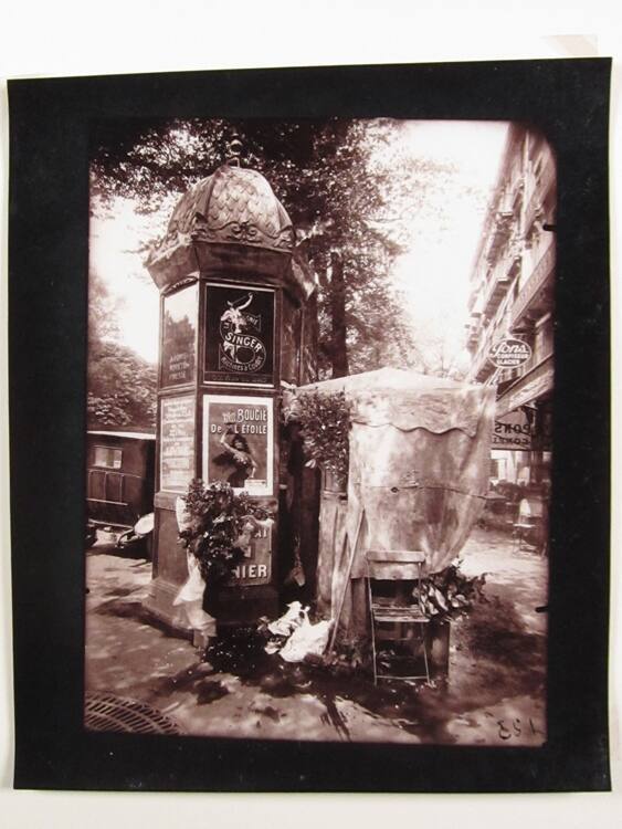 Paris, flower stand