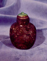 Snuff bottle with stopper