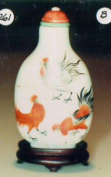 Snuff bottle with stand