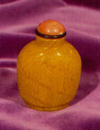 Snuff bottle with stopper