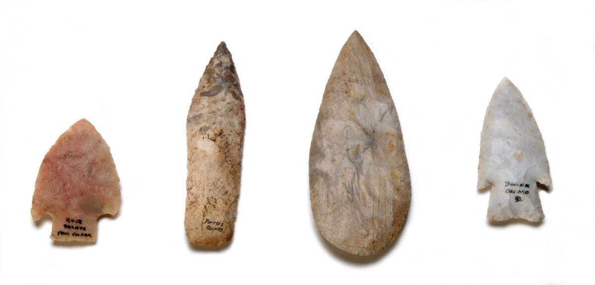 Point, leaf type with rounded base