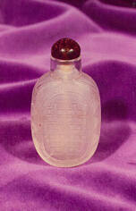 Snuff bottle with stopper