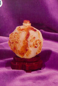 Snuff bottle with stopper